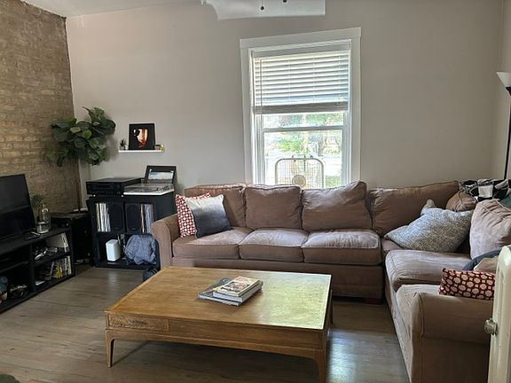 5th image of 2840 N Albany Ave APT 1E