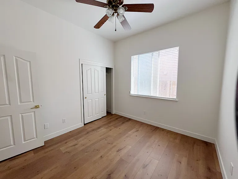 10233 Stathos Dr — Photo 16