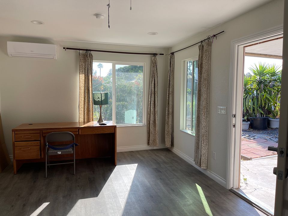 Large and low windows, easy view of backyard for wheelchair users
