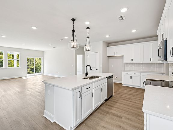 Ascent at Arbor Ridge - Washington Interior Image 4