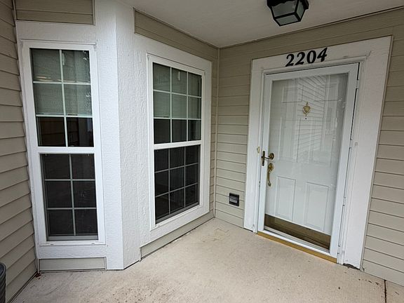 3rd image of 2204 Scott Ln Unit 2204