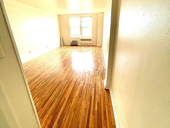 3rd image of 3215 Olinville Ave APT 6F