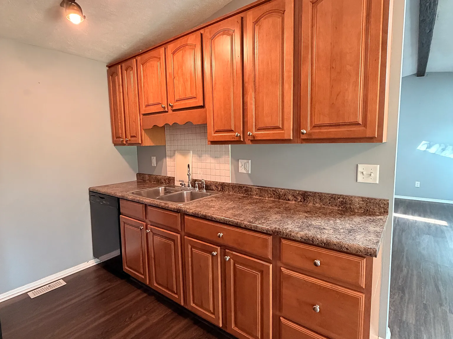 3 bed, 1422 sqft, $2,000 — Photo 4