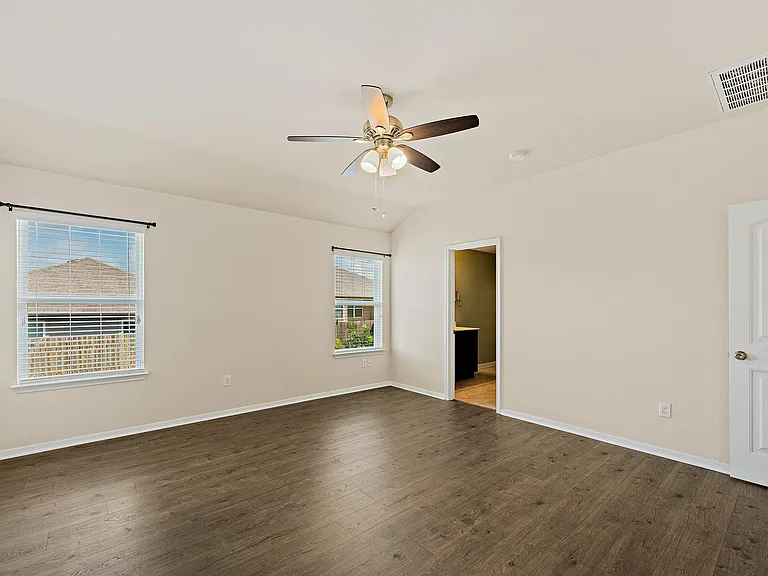 5916 Montrelia Dr — Photo 15