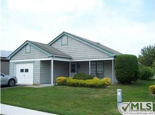 14 Westgate Pl, Manchester, NJ 08759