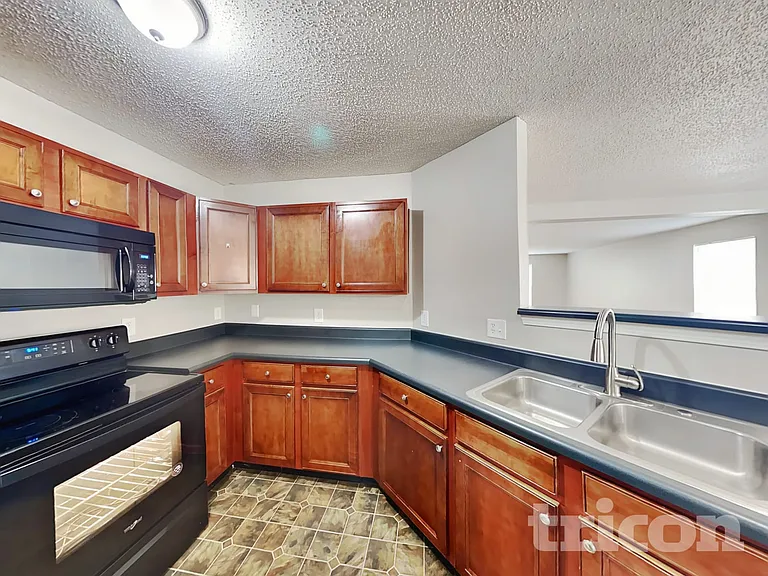 901 Skywatch Ln — Photo 7