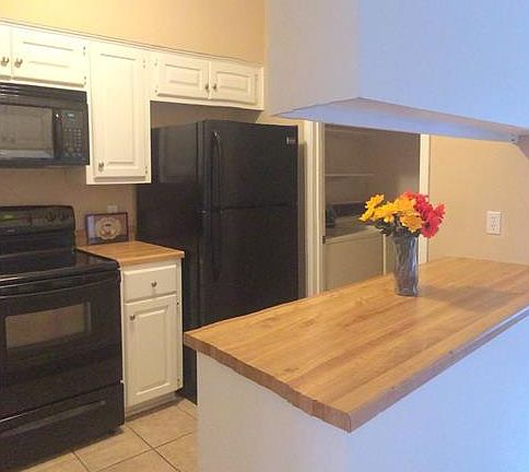 3rd image of 1307 Kinney Ave APT 115