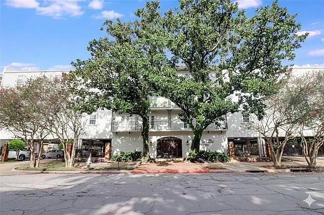 1 bed, 1.0 bath, 655 sqft, $1,800 — Photo 2