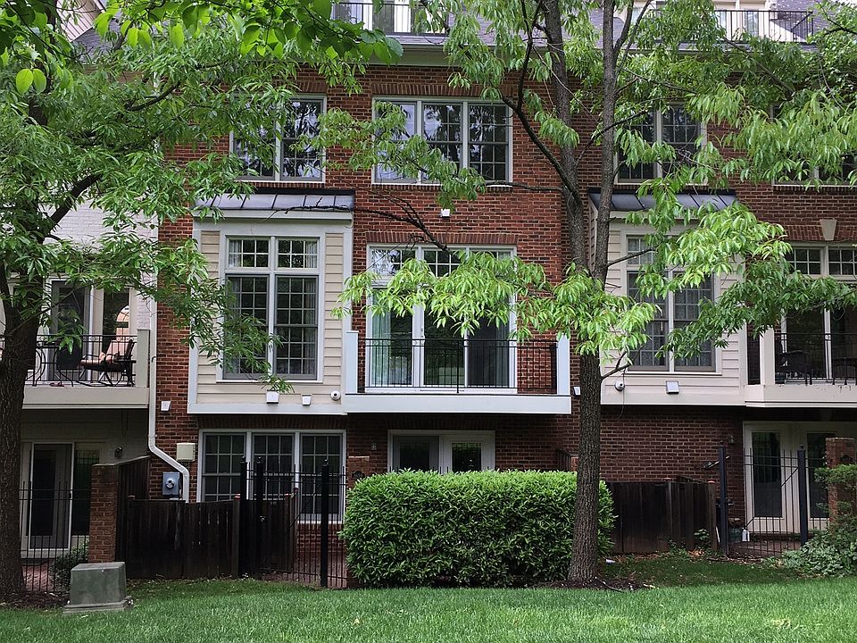 Back of townhome