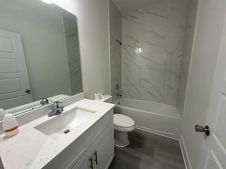 2810 W Huron Ln — Photo 13