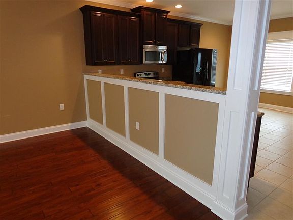5th image of 1703 New Castle Dr NE
