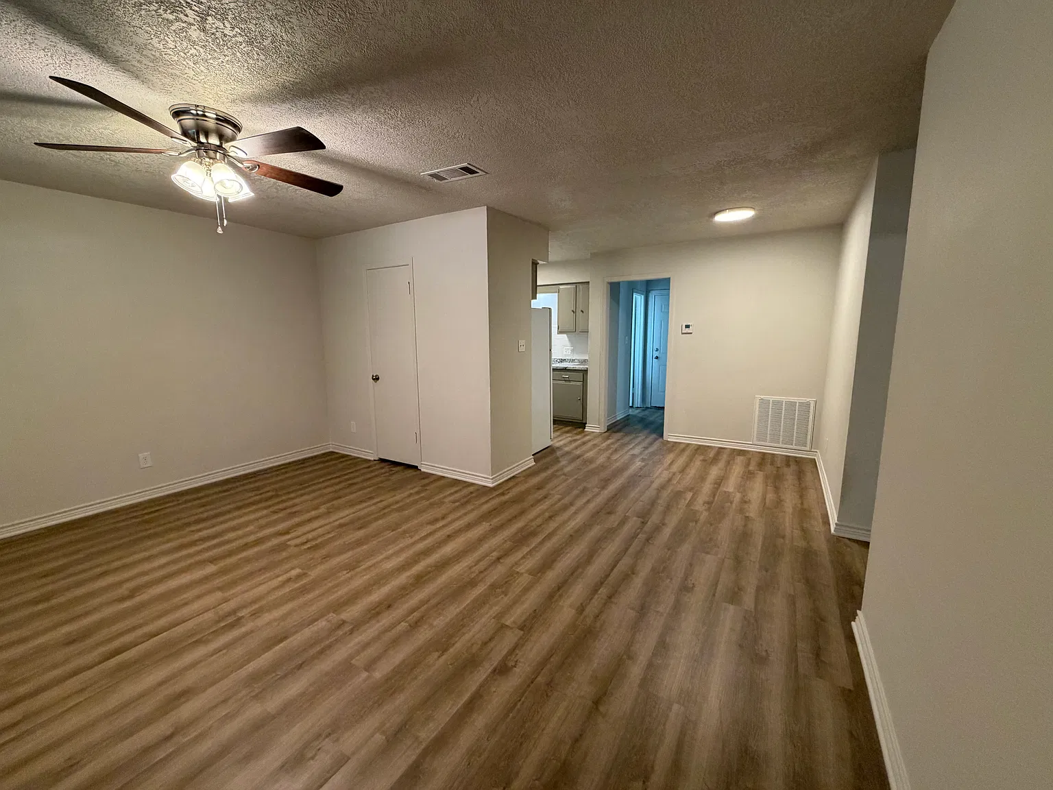 2 bed, 900 sqft, $860 — Photo 3
