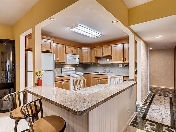 4th image of 450 Plum Creek Dr APT 505
