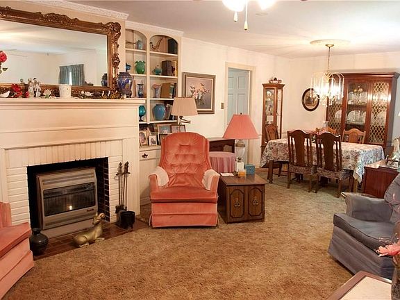 3rd image of 504 W Gross St