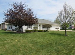 2071 S Rock River Cir, De Pere, WI 54115