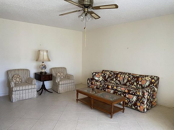 3rd image of 1032 Farnham O