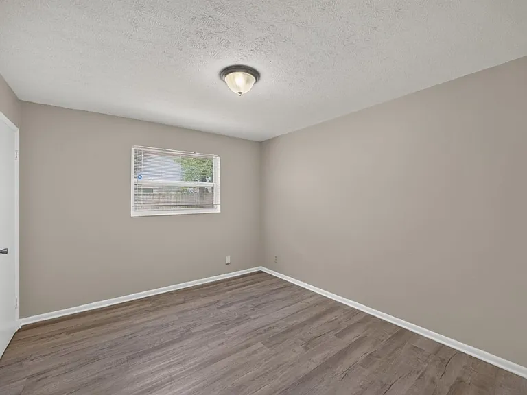 5527 Beney Rd — Photo 20