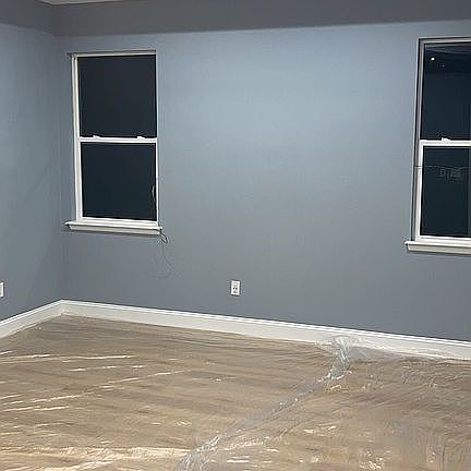 5th image of 635 E Division St