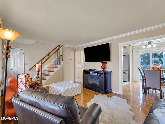 3rd image of 1019 Eton Way