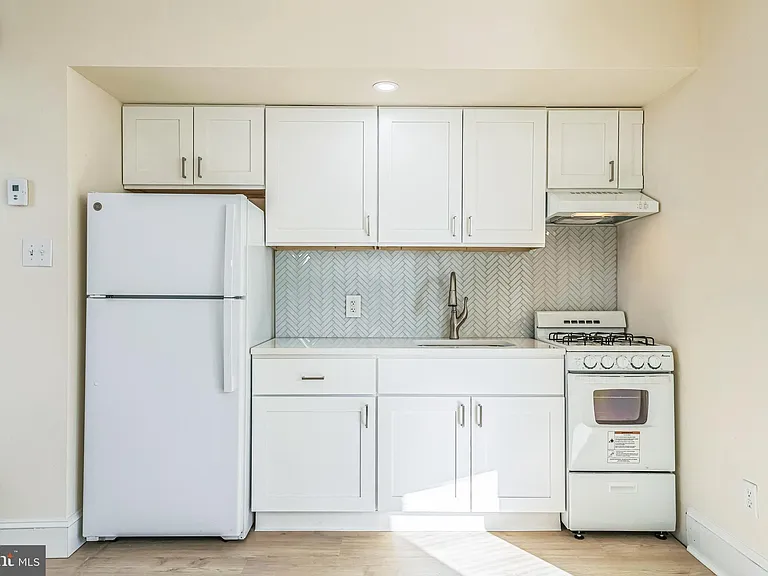 459 Martin St #2R — Photo 6