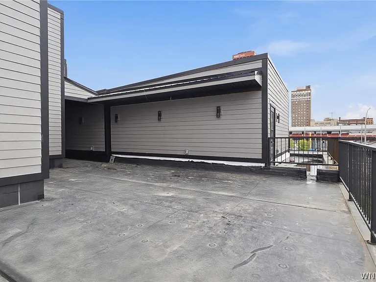 136 Seneca St — Photo 37