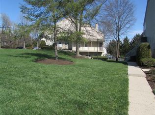 710 Sparrow Ln, Langhorne, PA 19047