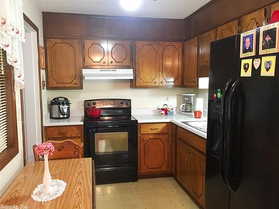2nd image of 32 Iuka Dr
