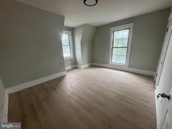 15 S Welles Ave, Kingston, PA 18704
