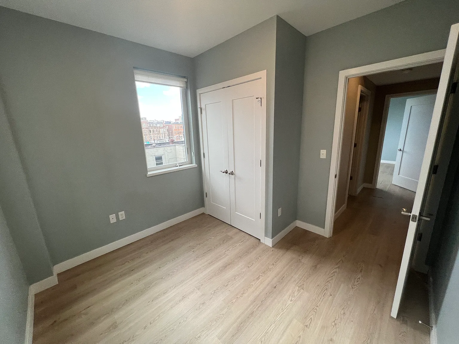3 bed, 1000 sqft, $4,350 — Photo 3