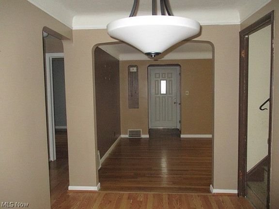 4th image of 12709 Thraves Ave