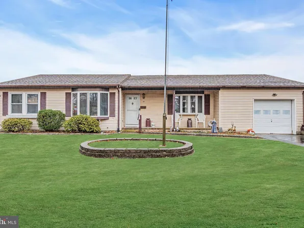 10 Lafayette Ct, Barnegat, NJ 08005