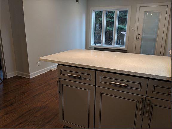 3rd image of 3143 S Halsted St APT 2-R