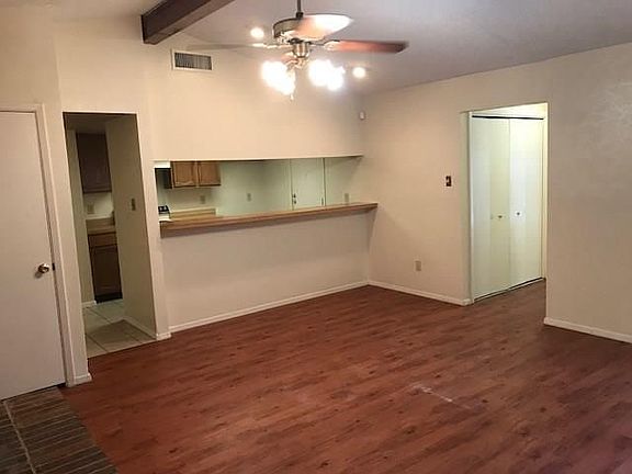 3rd image of 4903 Burlingame Dr