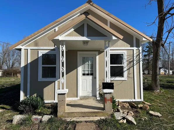 725 1/2 W North Street, Mountain Grove, MO 65711