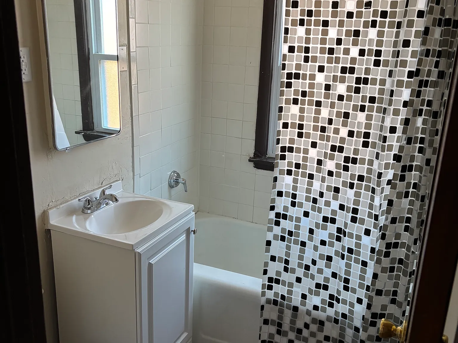 2 bed, 900 sqft, $1,000 — Photo 3