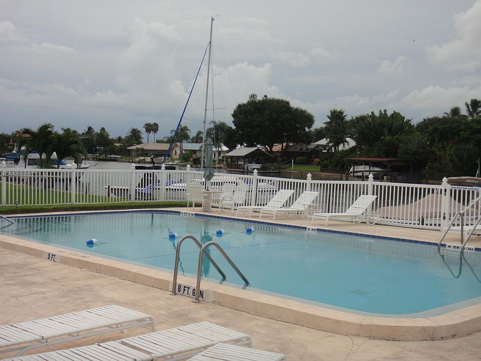Royal Colonial 213, 2001 S Banana River Blvd, Cocoa Beach, F