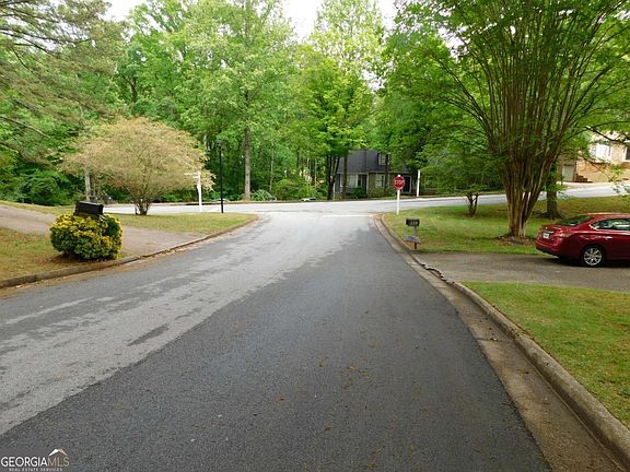 4th image of 8805 Willow Creek Ct