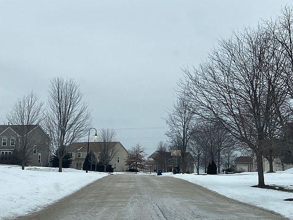 4th image of 695 Regal Ln