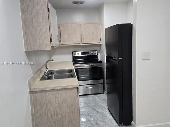 2nd image of 5120 NE 18th Ave APT 2