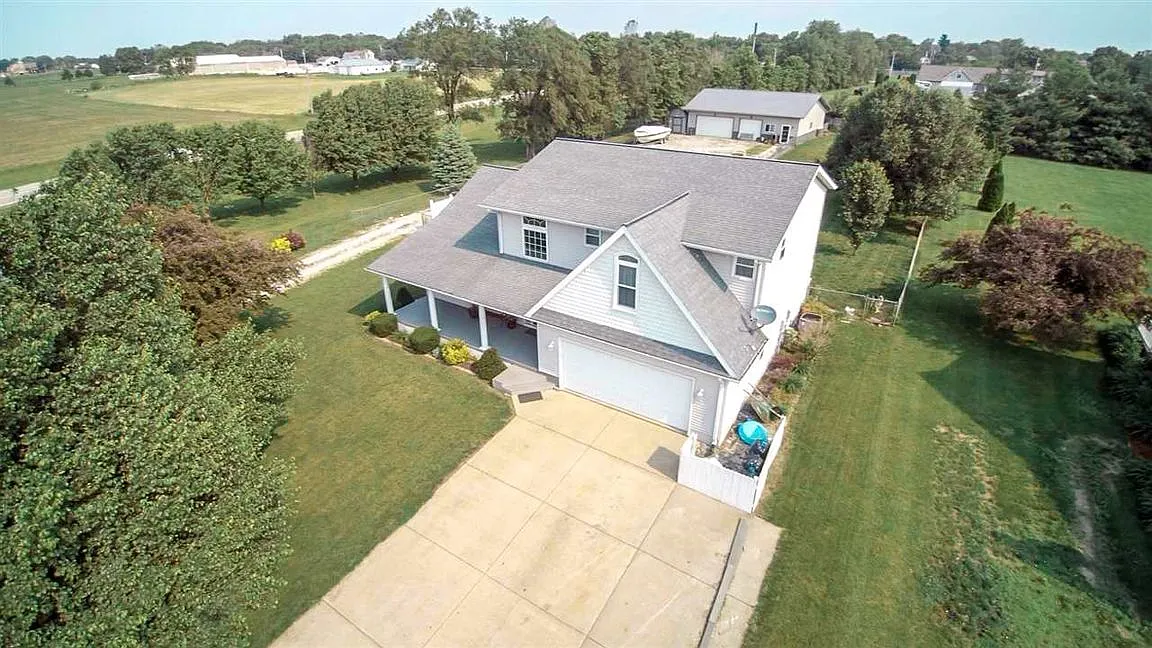100 Country Dr photo 1