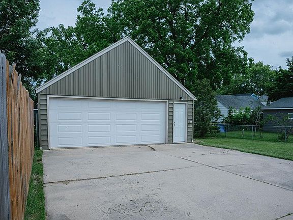 3rd image of 1411-3 1/2 St SE