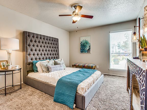 5th image of 5426 Meadowcreek Dr #B2015