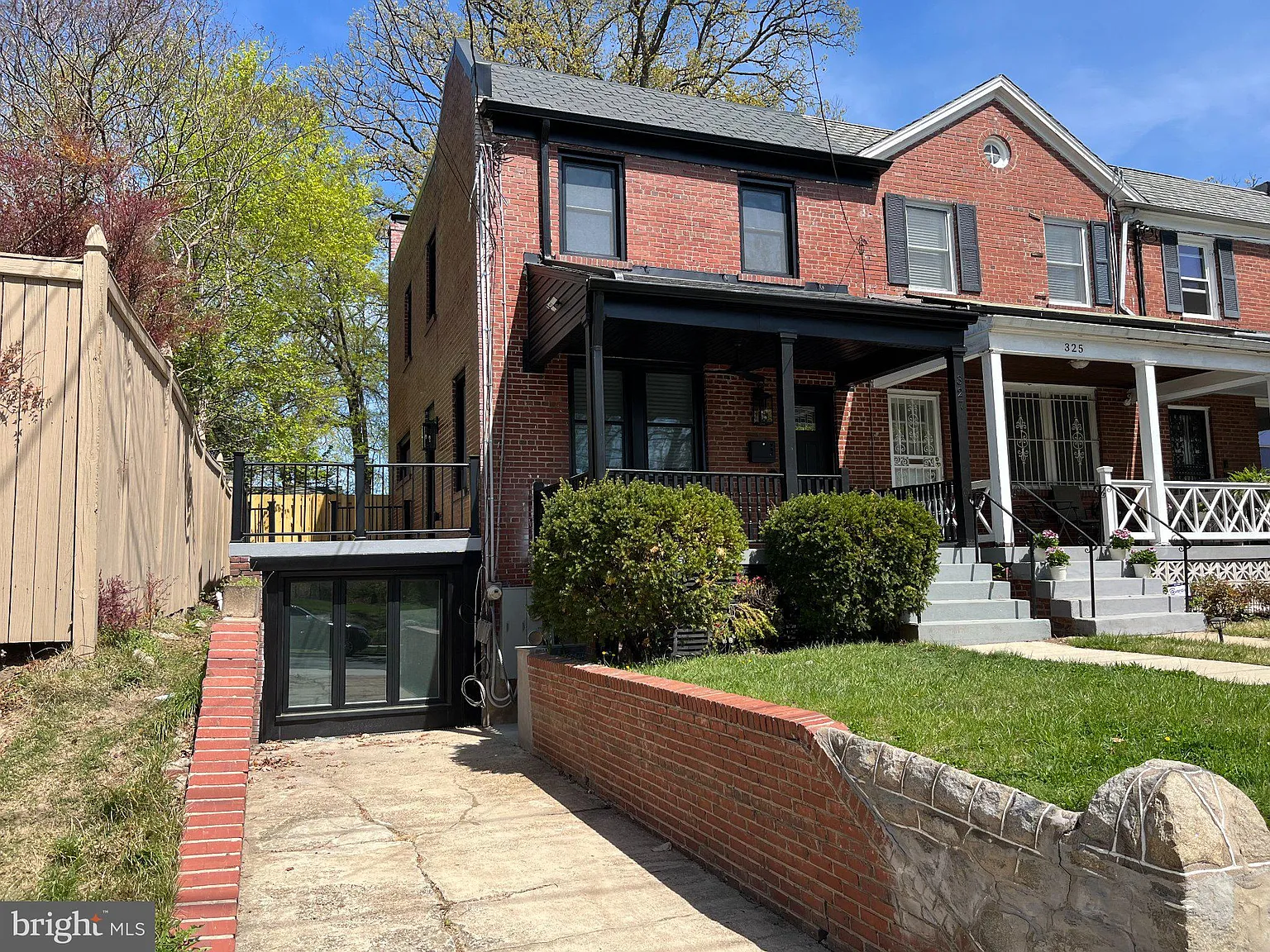 3 bed, 1.5 bath, 1152 sqft, $3,900 — Photo 3