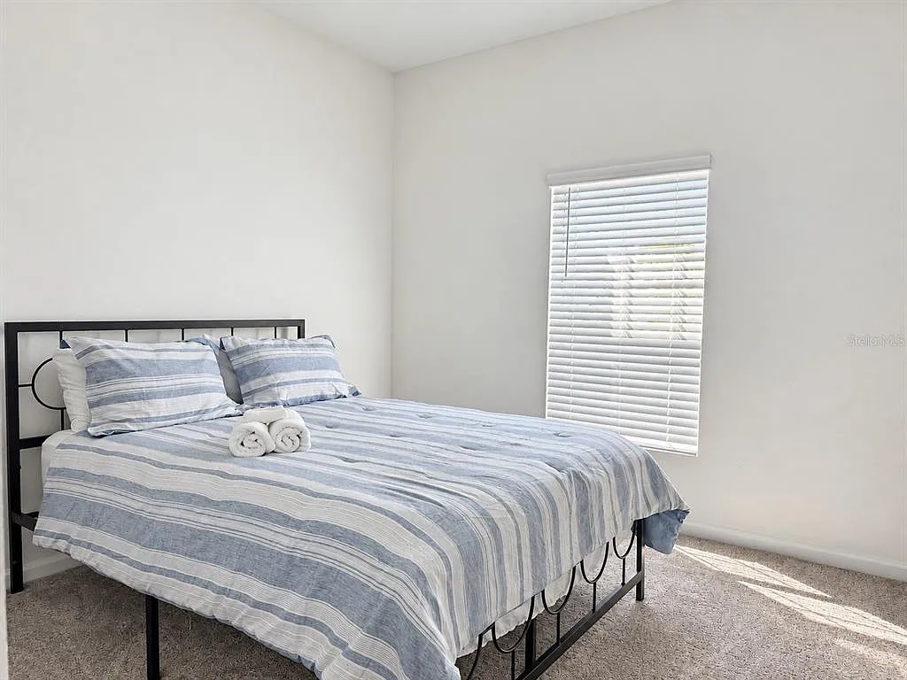 4 bed, 2.0 bath, 1853 sqft, $2,520 — Photo 3