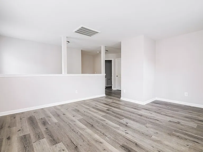 305 Farrington Dr — Photo 9
