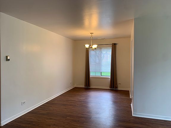 5th image of 320 Pembroke Ct #1