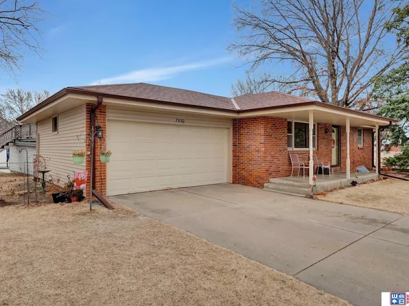 7530 Comoy Cir, Lincoln, NE 68505