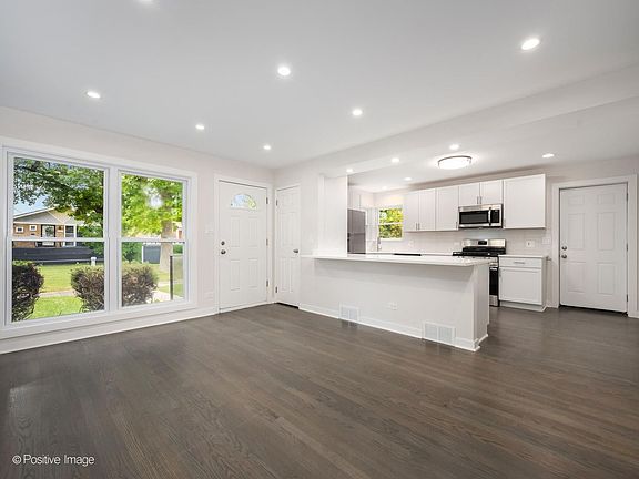 4th image of 9136 S Union Ave