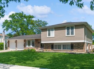 1618 W Lexington Dr, Arlington Heights, IL 60004