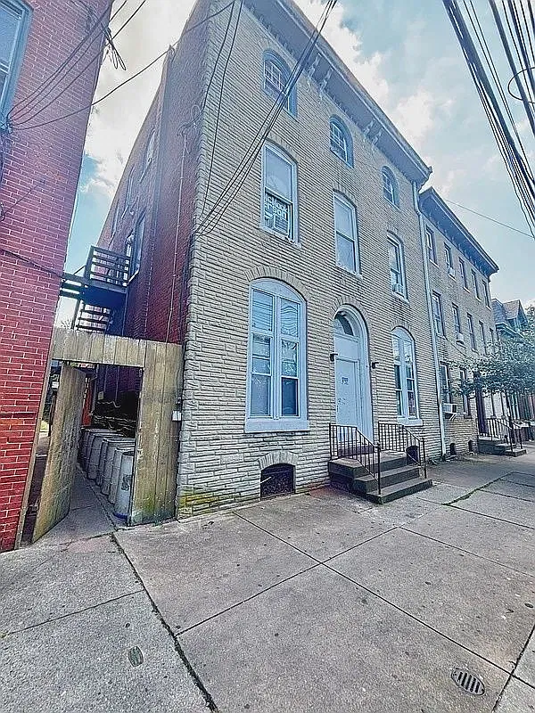 1 bed, 1.0 bath, 670 sqft, $1,125 — Photo 1